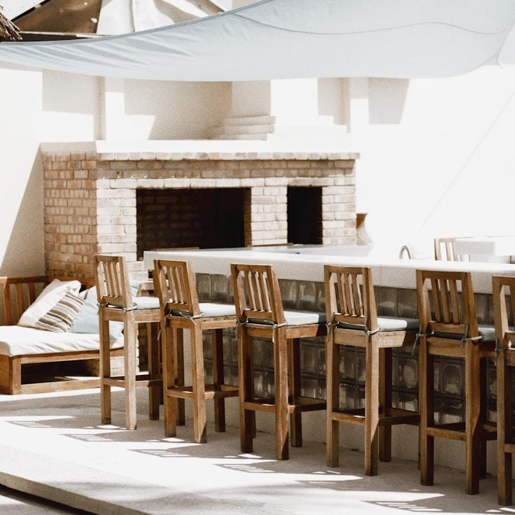 Casual restaurant with booth seating